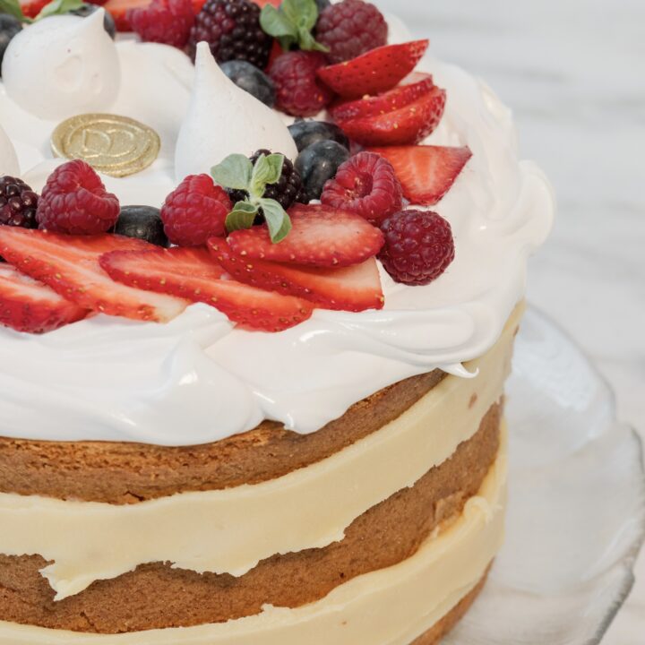 Cake Clásico de Frutos Rojos