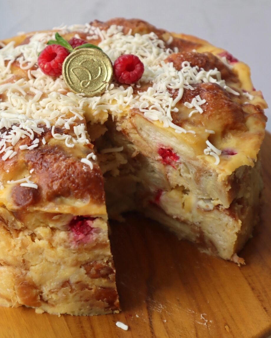 Budín de Croissant, Chocolate Blanco  y Frambuesas