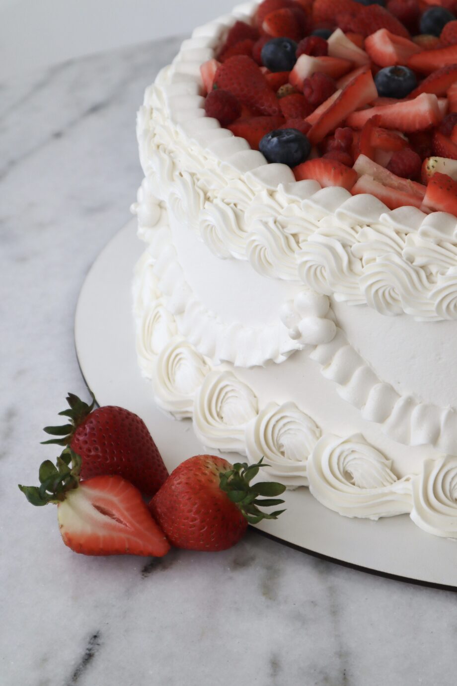 torta de frutos rojos crema pastelera y bizcocho de vainilla