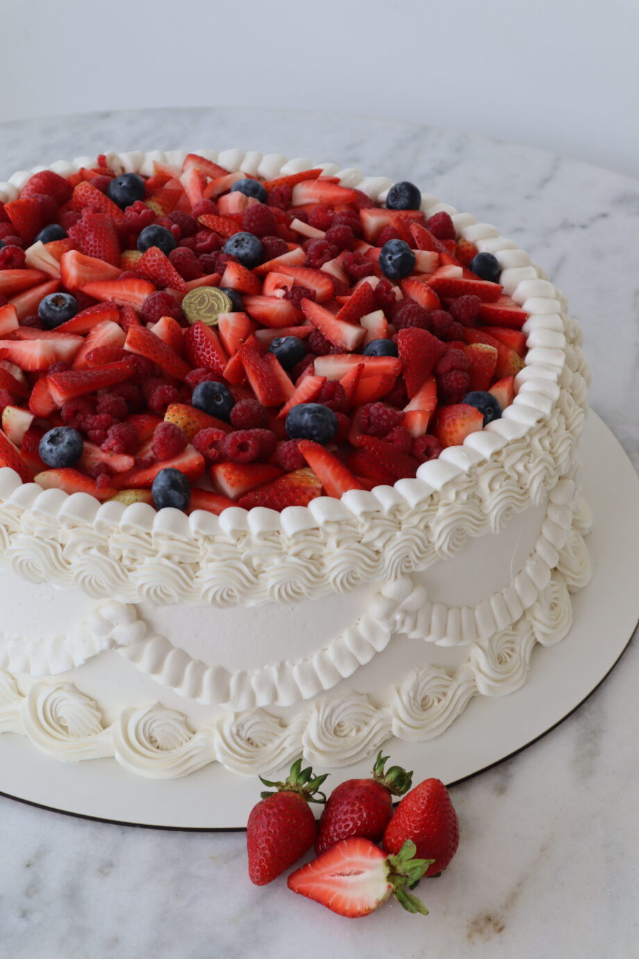 Torta de frutos rojos, bizcocho de vainilla y crema pastelera