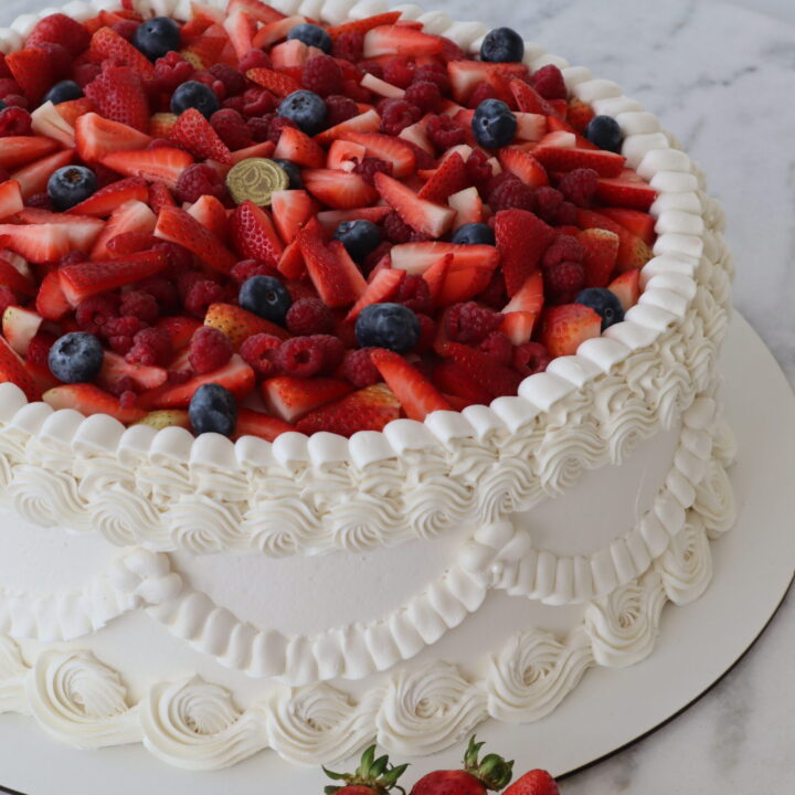 Torta de frutos rojos, bizcocho de vainilla y crema pastelera