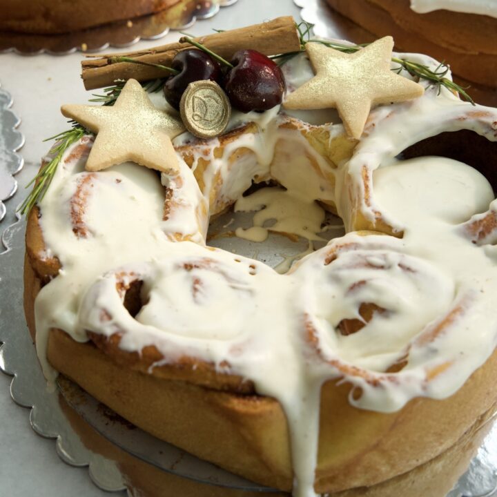 Rosca de Reyes Cinnamon Roll